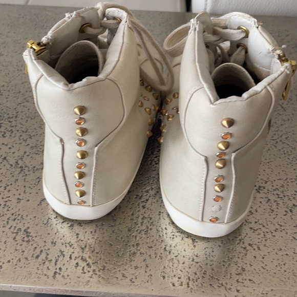 HI-TOPS BEIGE STUDDED ATHLETIC SHOES - Picture 4 of 6